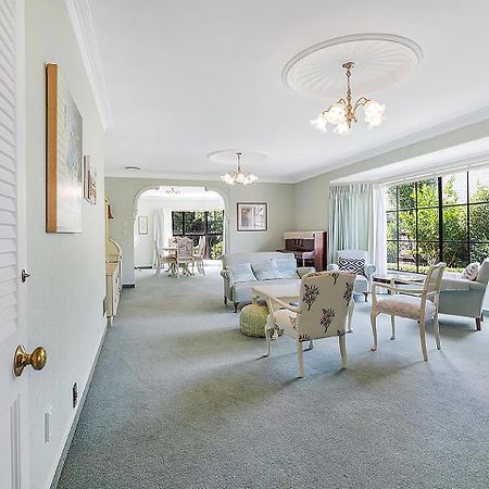 Wow, Spacious Home With A Pool แฮมิลตัน ภายนอก รูปภาพ