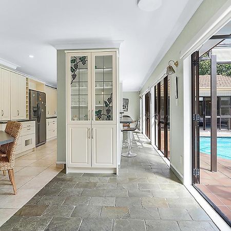 Wow, Spacious Home With A Pool แฮมิลตัน ภายนอก รูปภาพ